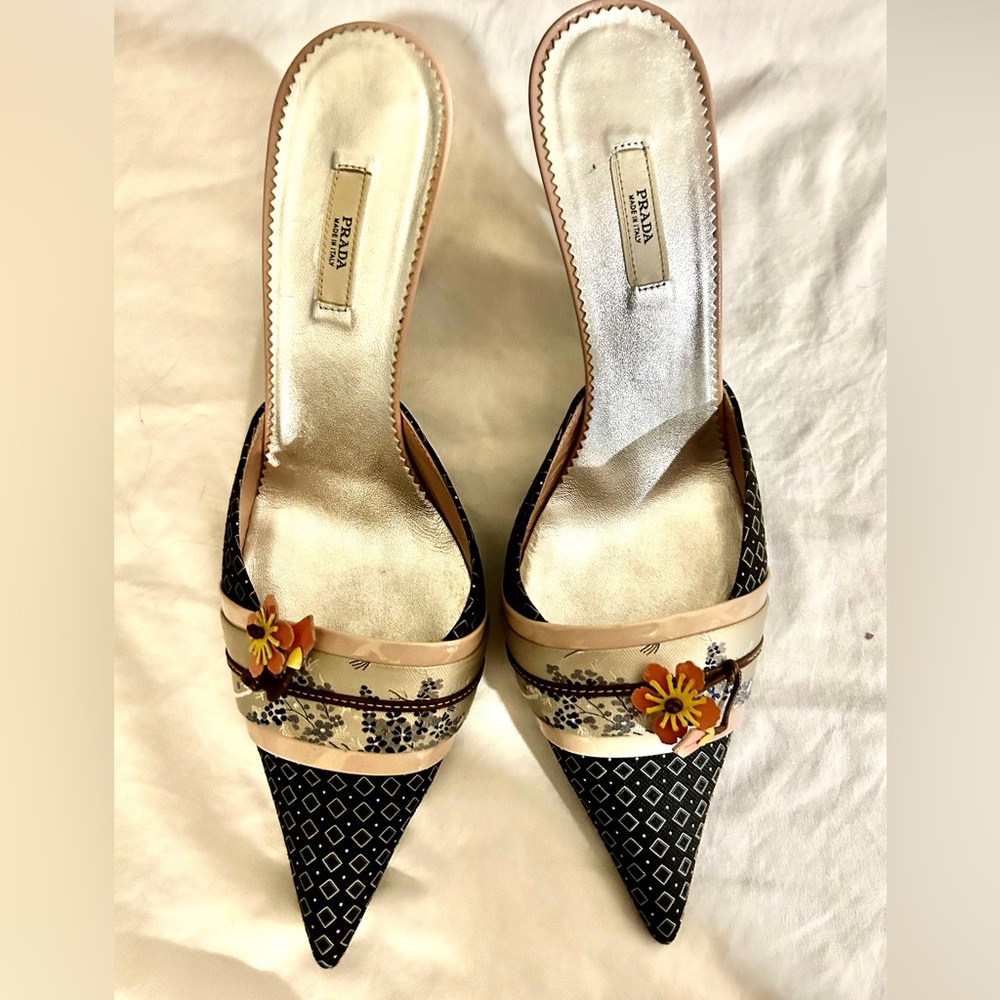 Prada slide heels, base colorblack,embroider gray navy silk w/ flowers size 40.5